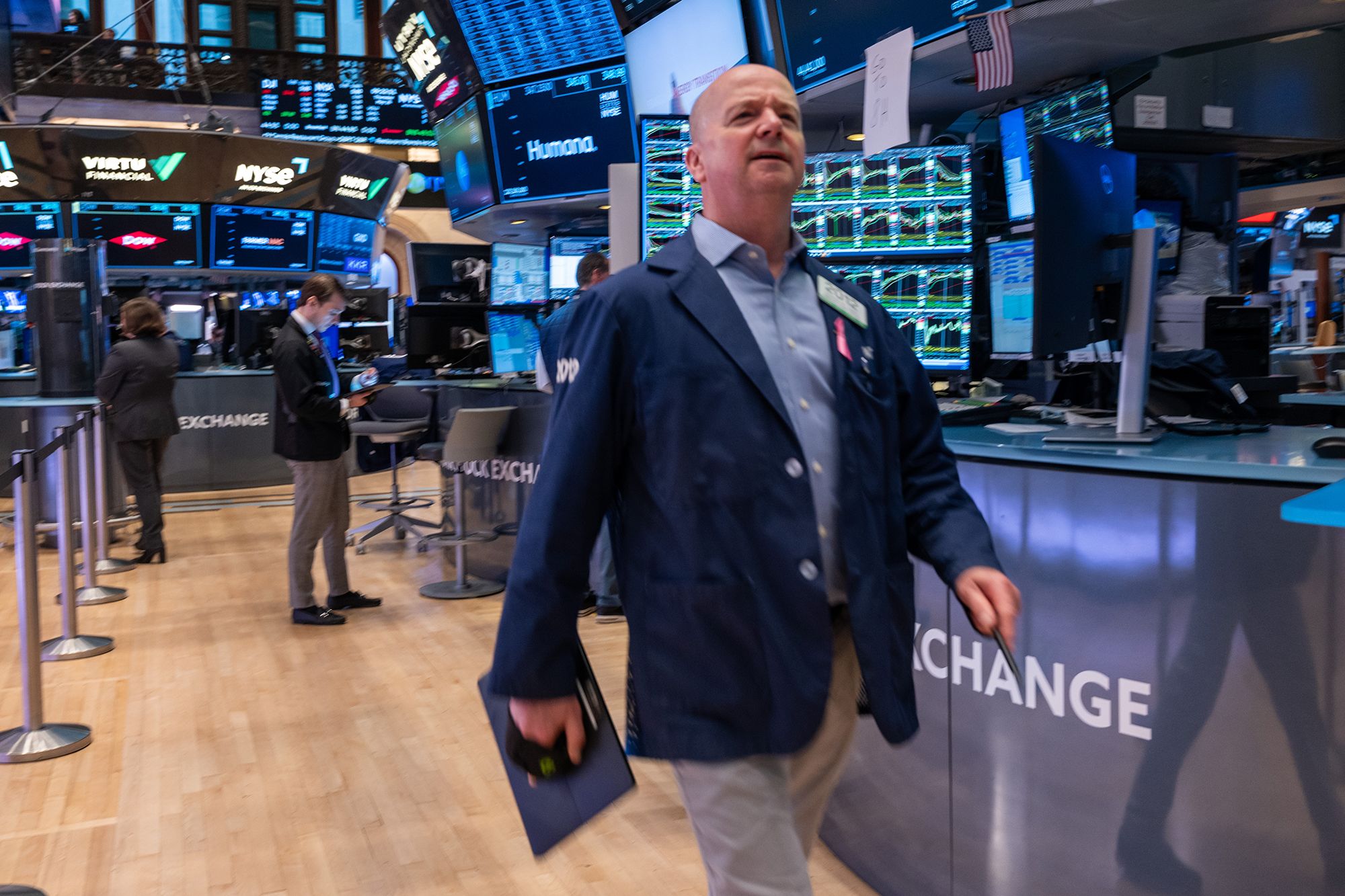 Record-Breaking Day as Dow Jones Tops 40,000 Points