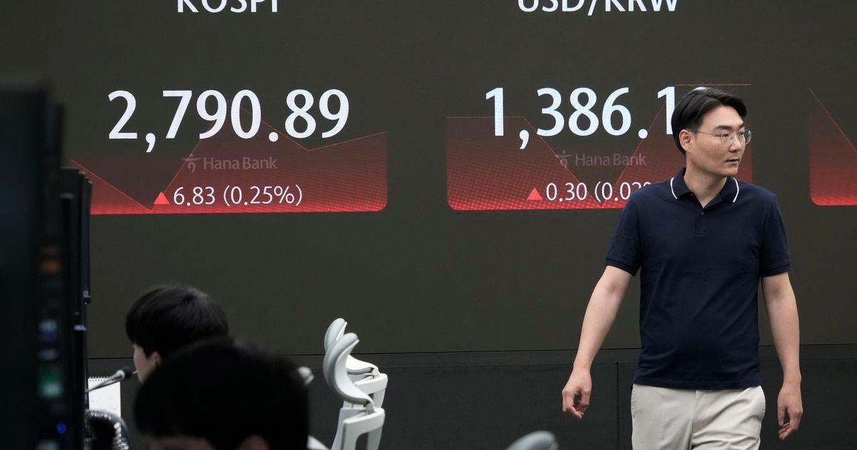 Asian Shares Rise Ahead of Key Economic Reports and Central Bank Meetings