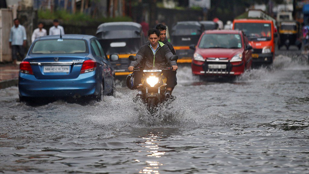 Australian Content Creator Praises Mumbai's Resilience Amid Monsoon Flooding and Traffic Chaos