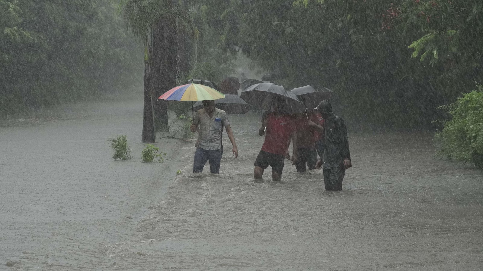 Australian Content Creator Praises Mumbai's Resilience Amid Monsoon Flooding and Traffic Chaos