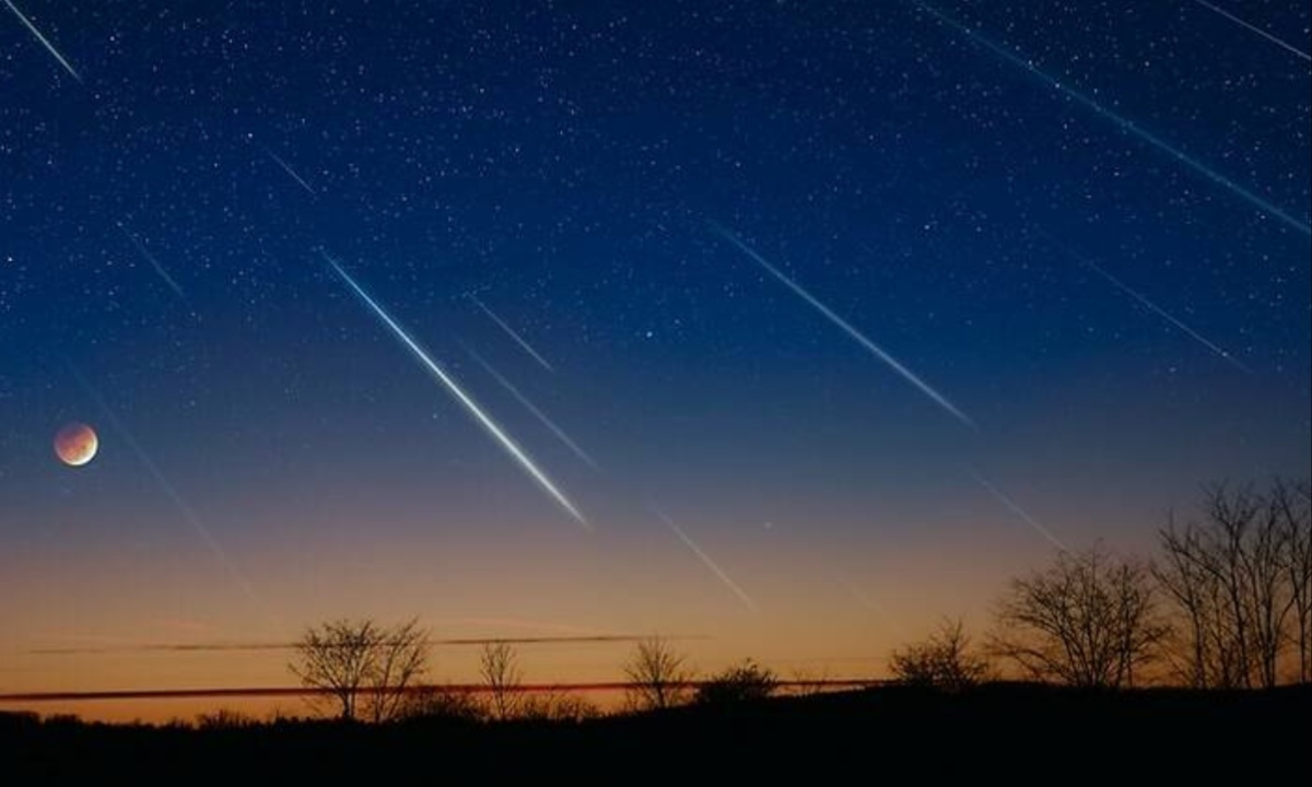 Delta Aquariids Meteor Shower Peaks Tonight Over the UK, Offering Spectacular Celestial Display