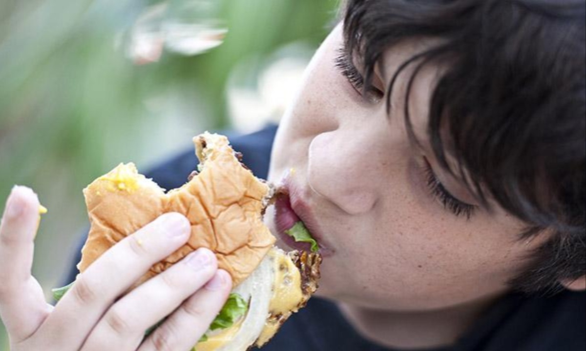 Research Shows UK Adolescents Consume Nearly Two-Thirds of Daily Calories from Ultra-Processed Foods