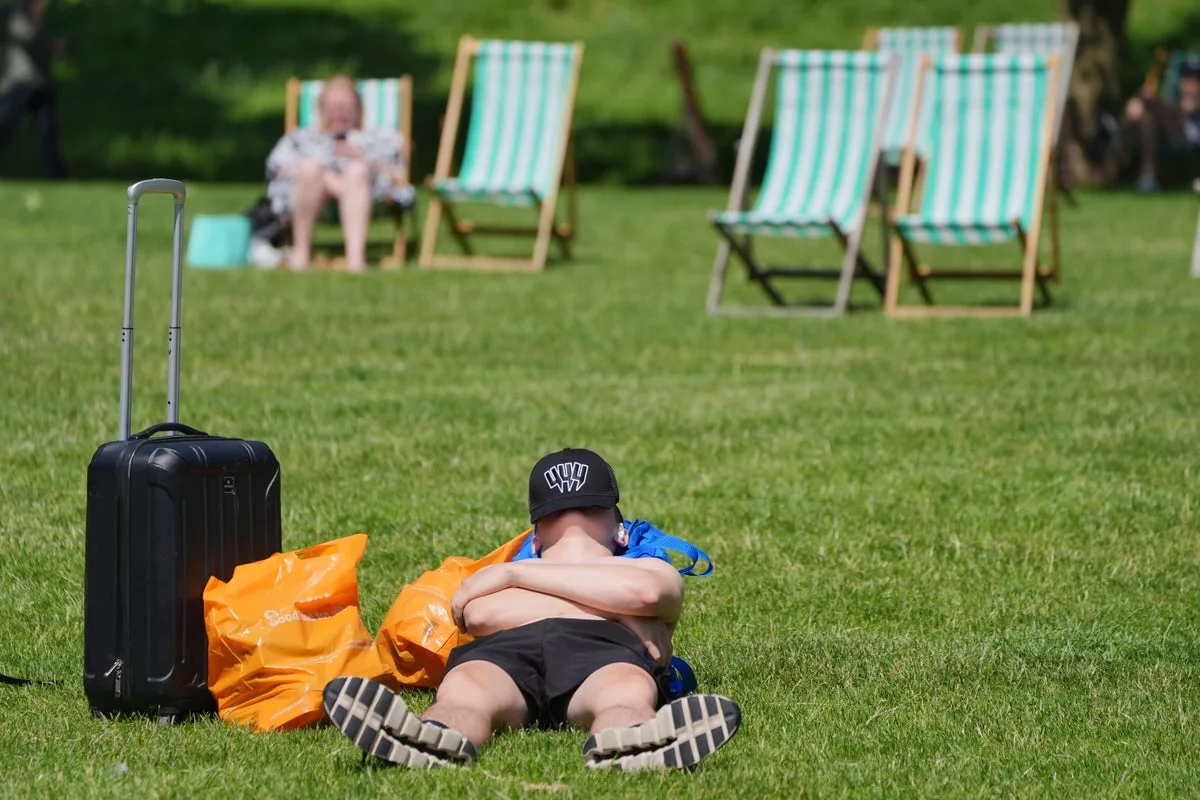 UK Records Hottest Day of the Year at 31.9°C in London, Brief Heatwave to End This Weekend