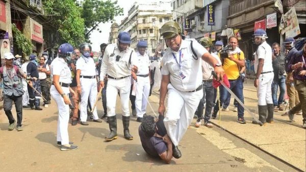 Protests Erupt in Kolkata Over Doctor's Rape and Murder, Police Clash with Demonstrators Demanding Justice and Accountability