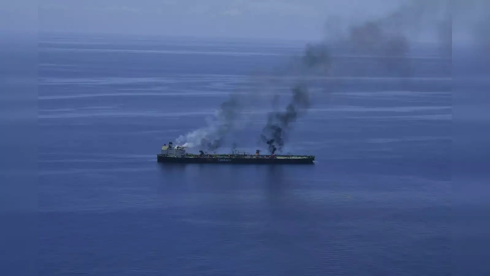 Houthi Rebels Suspected in Red Sea Attacks on Oil Tanker and Merchant Ship Amid Ongoing Salvage Operations