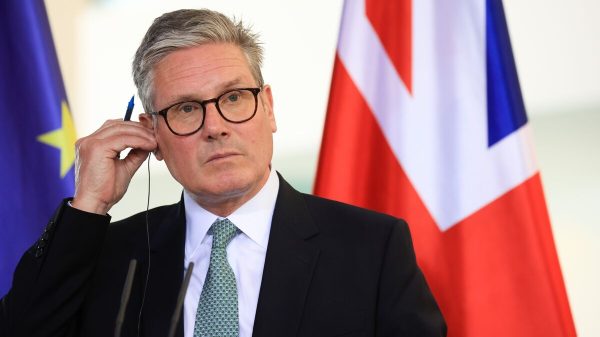 Keir Starmer’s EU Summit Delayed Amid UK’s Hesitation to Rejoin Erasmus and Youth Mobility Programs