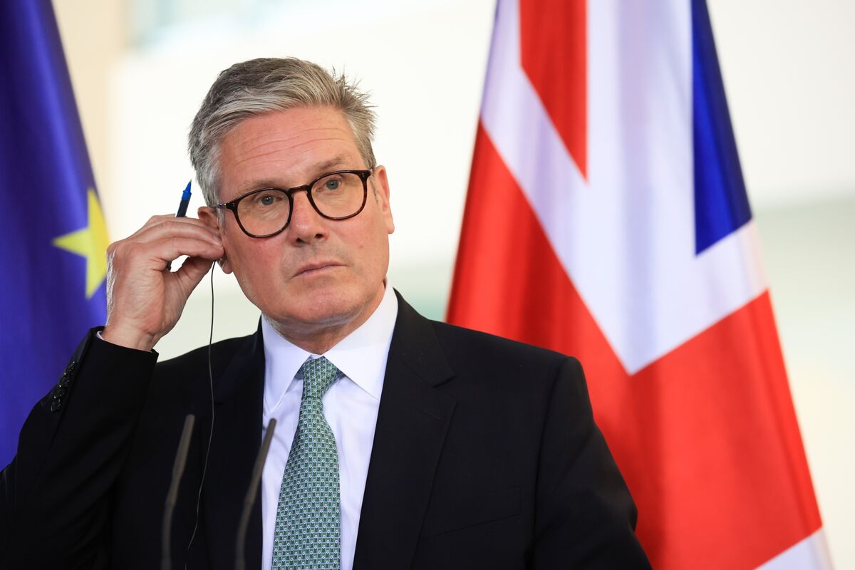 Keir Starmer’s EU Summit Delayed Amid UK’s Hesitation to Rejoin Erasmus and Youth Mobility Programs