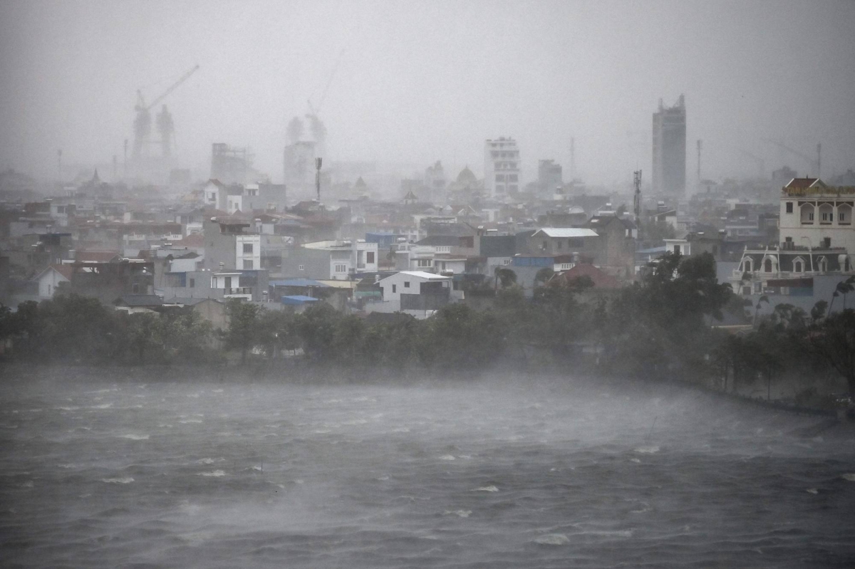 Typhoon Yagi Hits China Moving South of Hong Kong Bringing Winds of 152