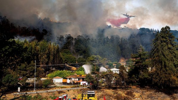 Fast-Moving Oakland Fire Destroys Homes and Forces Evacuations Amid Strong Winds and Statewide Wildfire Risk