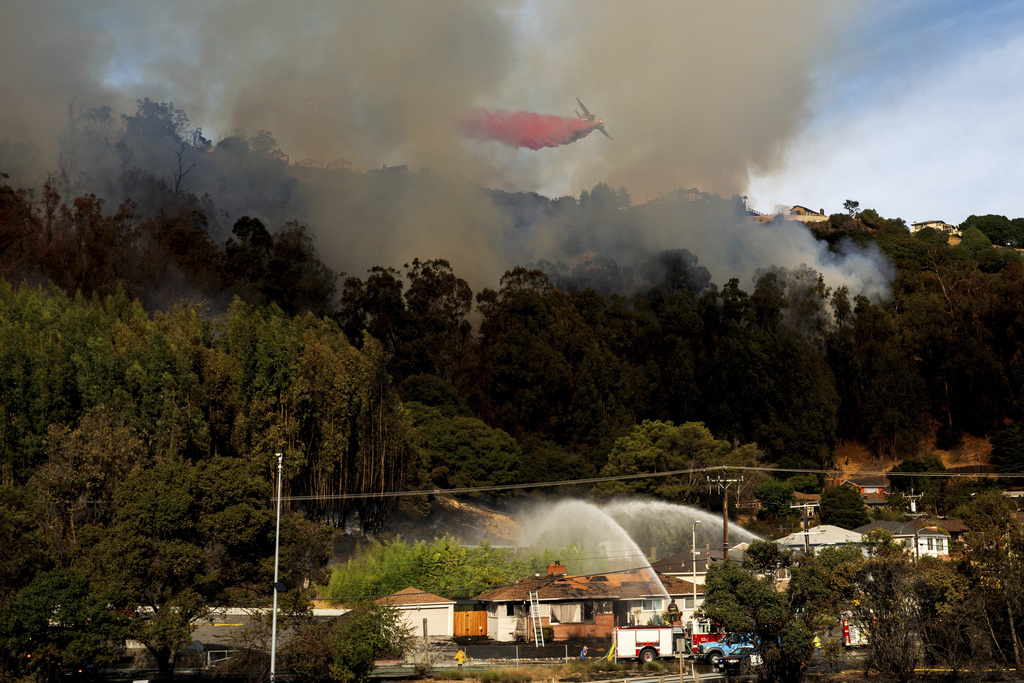 Fast-Moving Oakland Fire Destroys Homes and Forces Evacuations Amid Strong Winds and Statewide Wildfire Risk