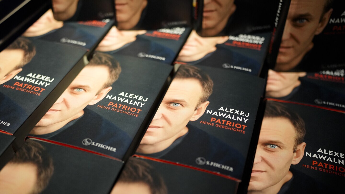 Navalny's Memoir Highlights American Political Inspirations, HBO's The Wire Shaping His Opposition to Putin