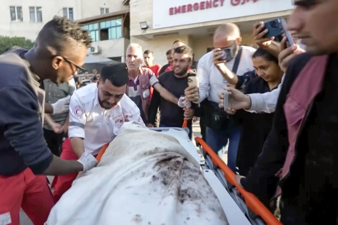 Palestinian Medic Discovers His Mother Among Casualties in Heartbreaking Aftermath of Gaza Airstrike