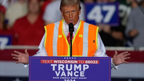 Trump Seizes on Biden's Comments at Green Bay Rally, Criticizes Administration and Connects with Supporters