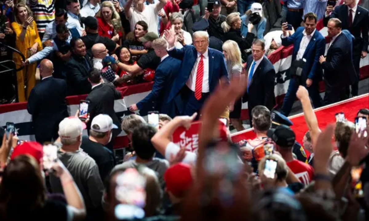 Trump Seizes on Biden's Comments at Green Bay Rally, Criticizes Administration and Connects with Supporters