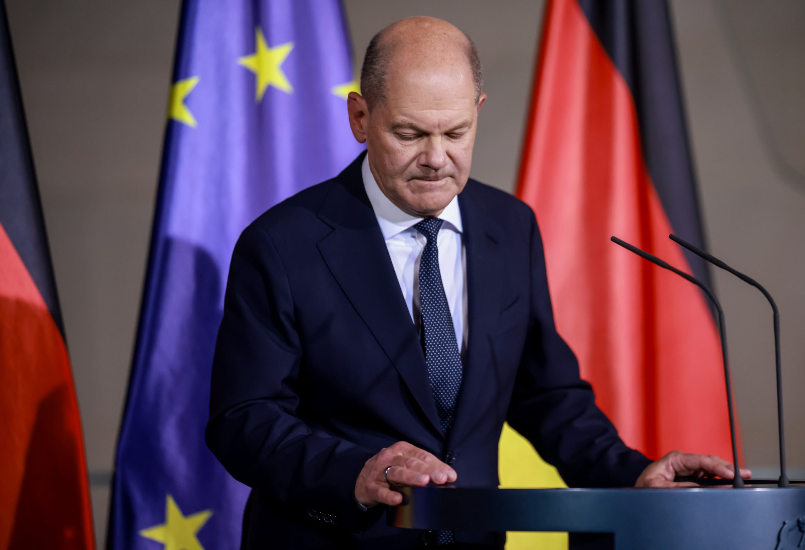 Chancellor Scholz Faces Crisis as Finance Minister’s Firing Triggers Coalition Collapse in Germany