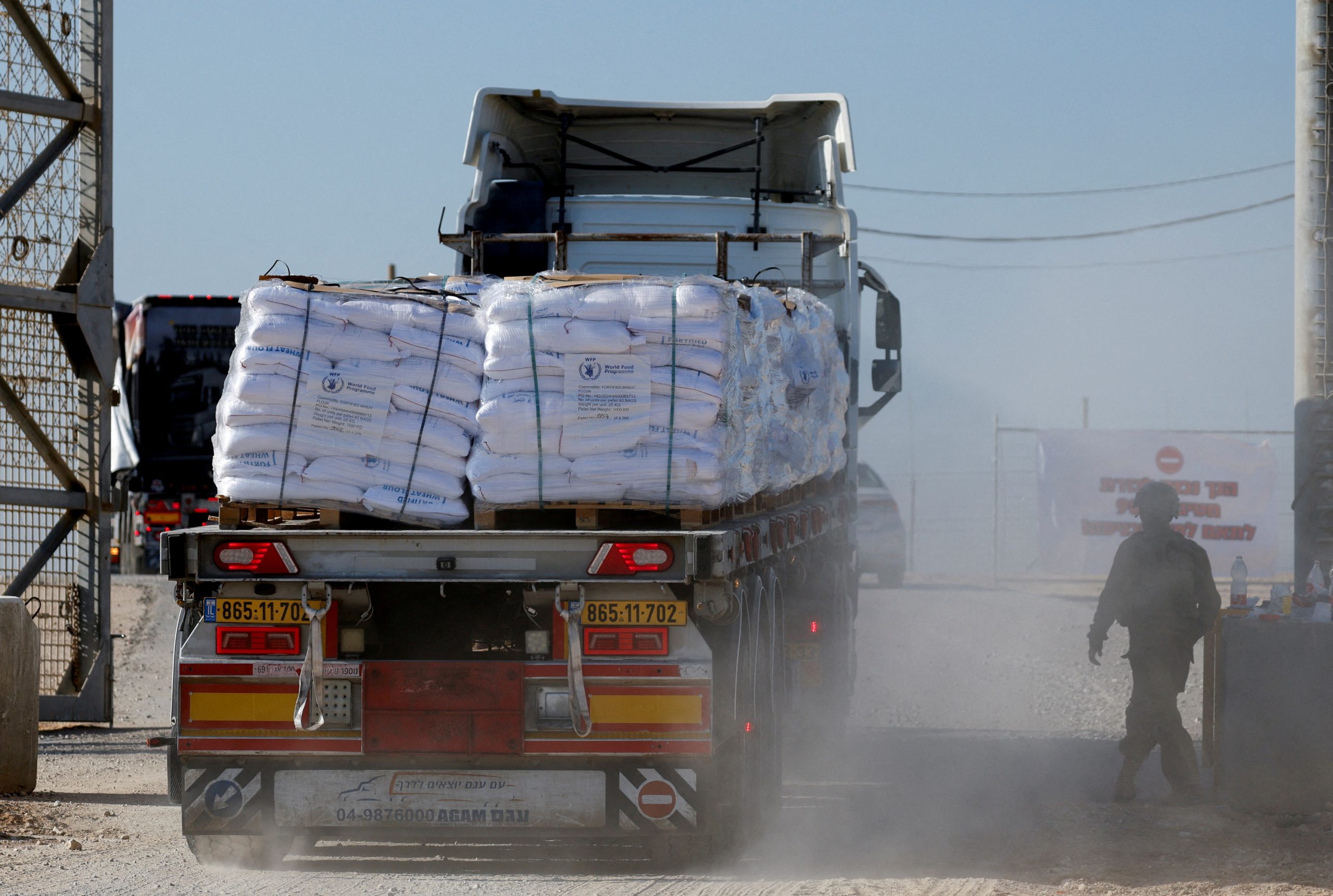 Gaza Aid Crisis Worsens Amid Looting, Violence, and Escalating Tensions with UNRWA