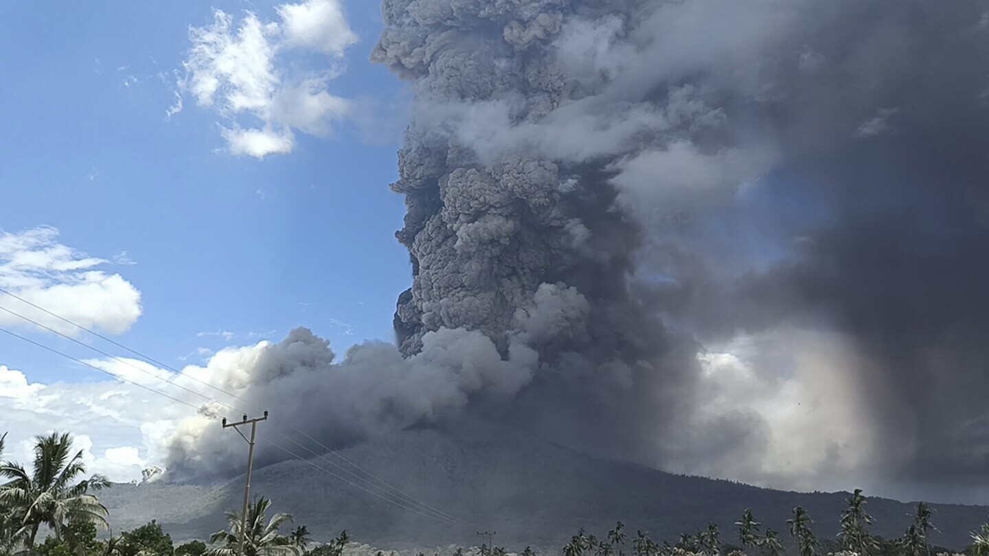 Mount Lewotobi Laki Laki Eruption in Indonesia Displaces Thousands and Kills Nine