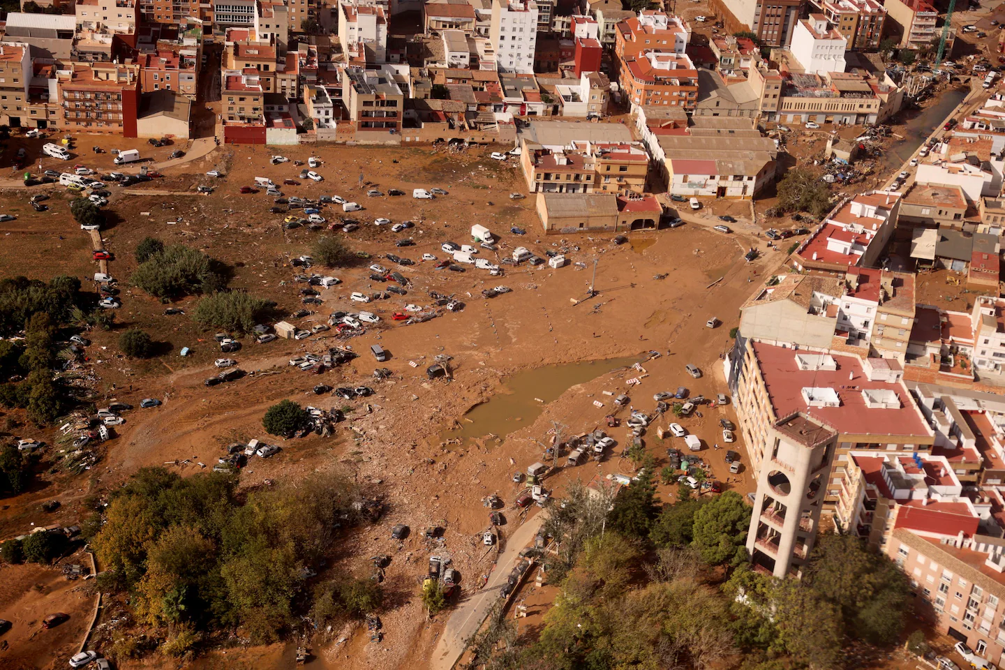 Spain Mobilizes Massive Response to Deadly Floods as Valencia Struggles with Devastation