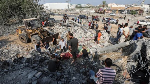 Israeli Airstrikes in Gaza Kill Displaced Families Amid Stalled Ceasefire Negotiations and Escalating Crisis