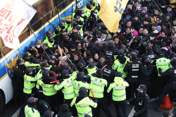 Political tensions rise as supporters rally to shield President Yoon 