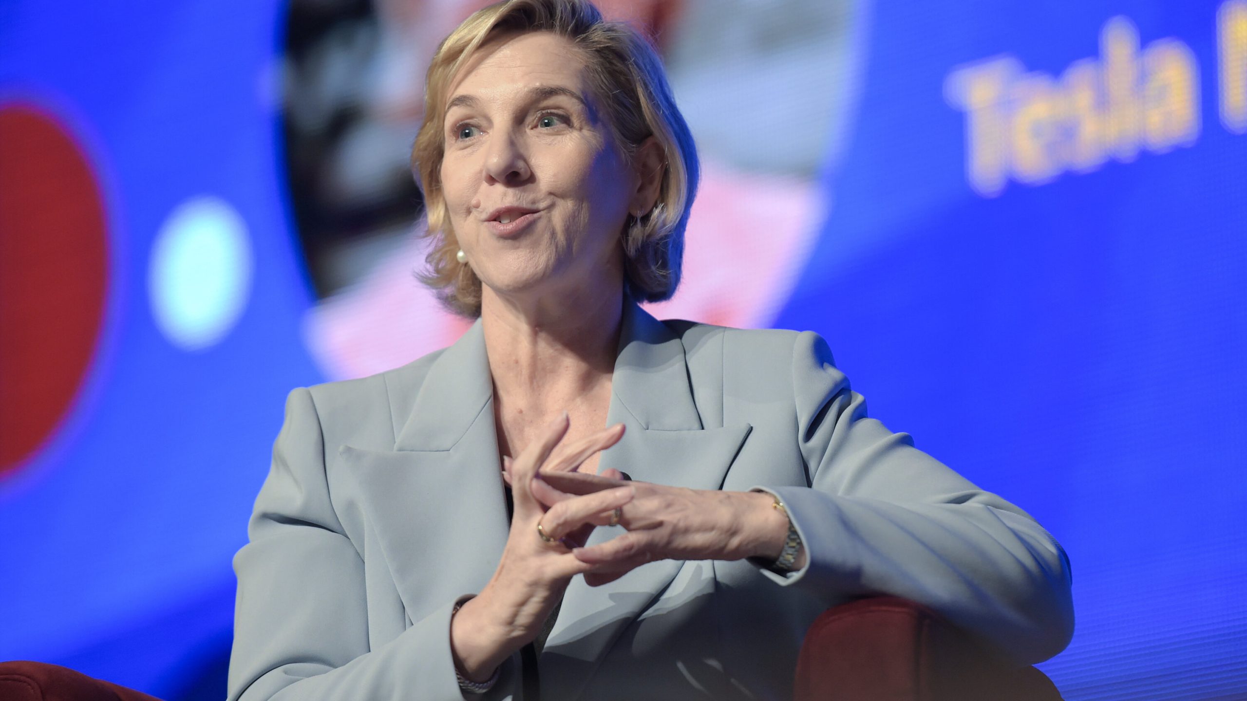 Tesla Chair Cashes Out $198M as Musk Urges Holding, Fueling Doubts Over Leadership and Stability